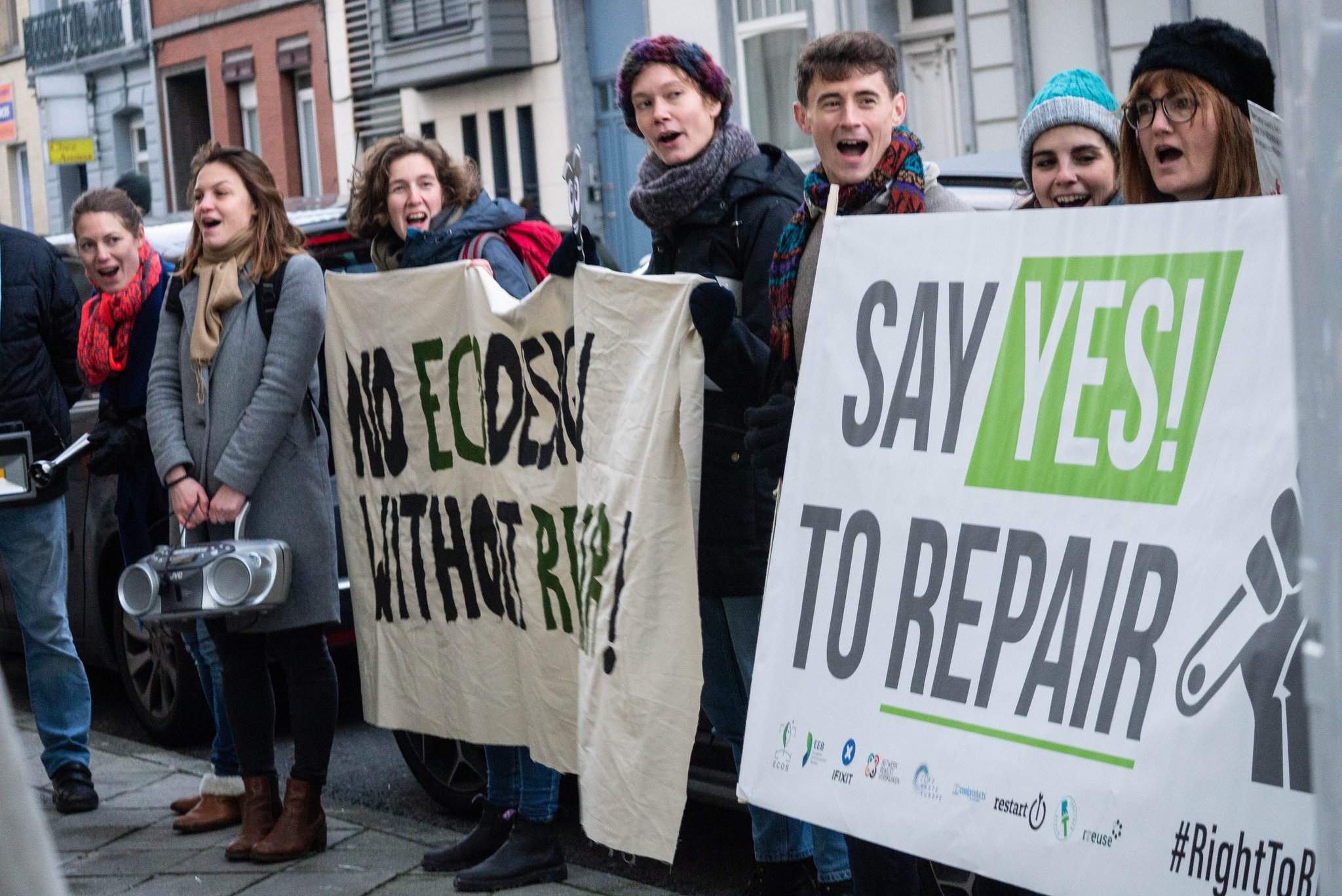 EU governments support first set of laws for more repairable products
